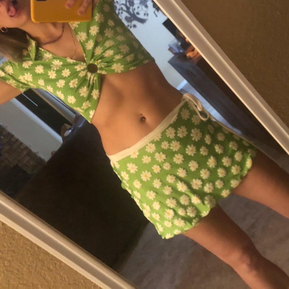✌️NWT Dollskill Delia’s festival outfit! Floral crop top and wrap skirt.